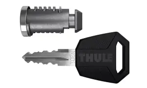Ett Thule lås och en nyckel med Thule-logotyp. Säkerhet för dina äventyr.