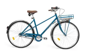 Blå cykel med korg och stänkskärmar, perfekt för stadskörning. Hitta alla kronan cykel reservdelar här.