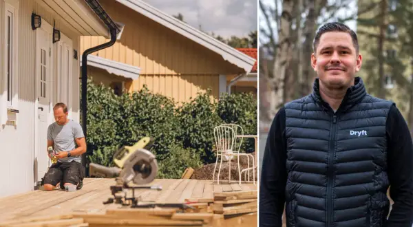 Man bygger altan med skruvdragare och såg. Till höger en man i väst med texten Dryft.