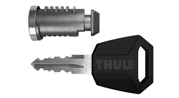 Ett Thule lås och en nyckel med Thule-logotyp. Säkerhet för dina äventyr.