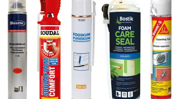 Fem burkar fogskum för tätning och isolering. Olika märken som Bostik, Soudal, Biltema och Sika.